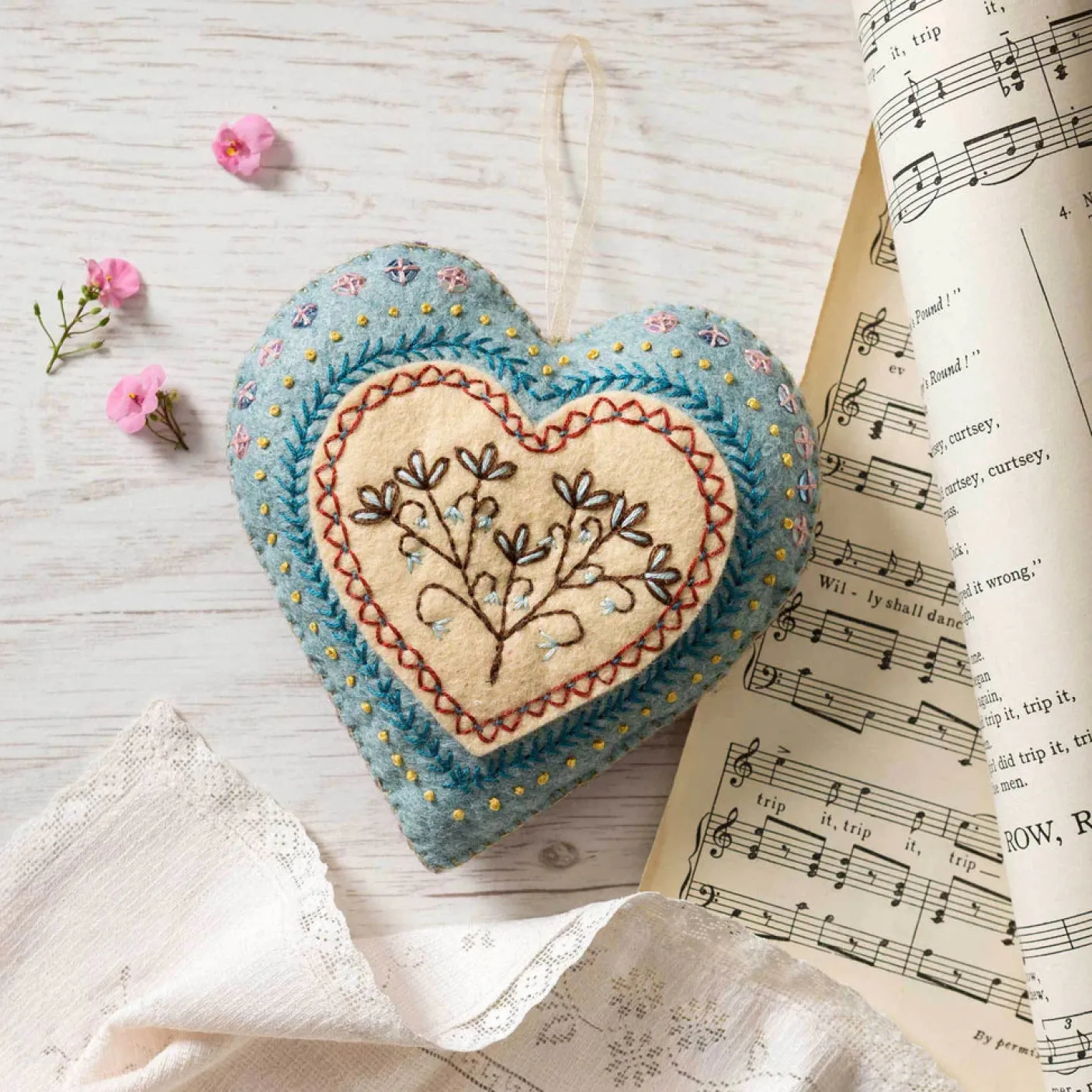 Embroidered Heart Felt Craft Mini Kit