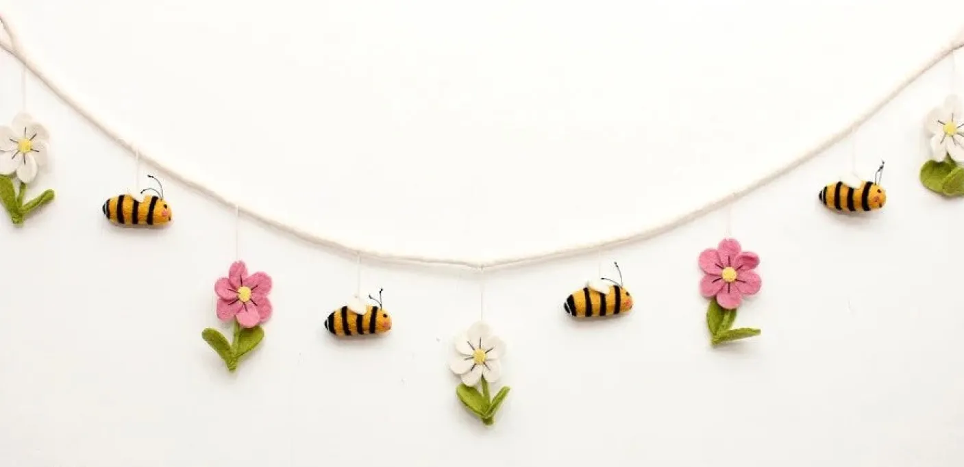 Bee and Daisy Garland