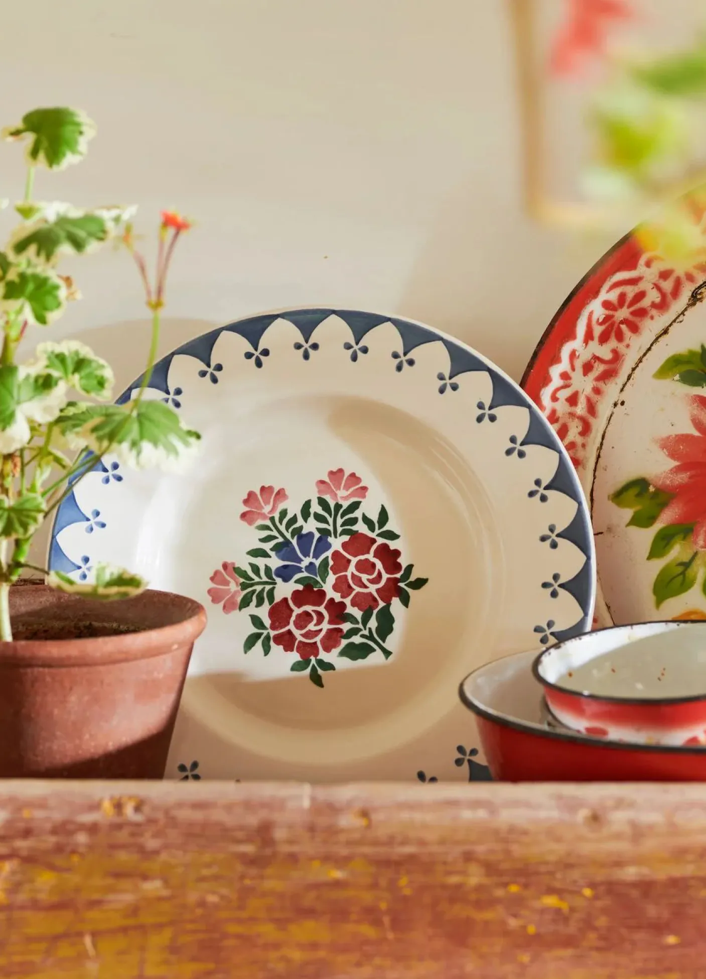 Antique Roses 8 1/2 inch Plate