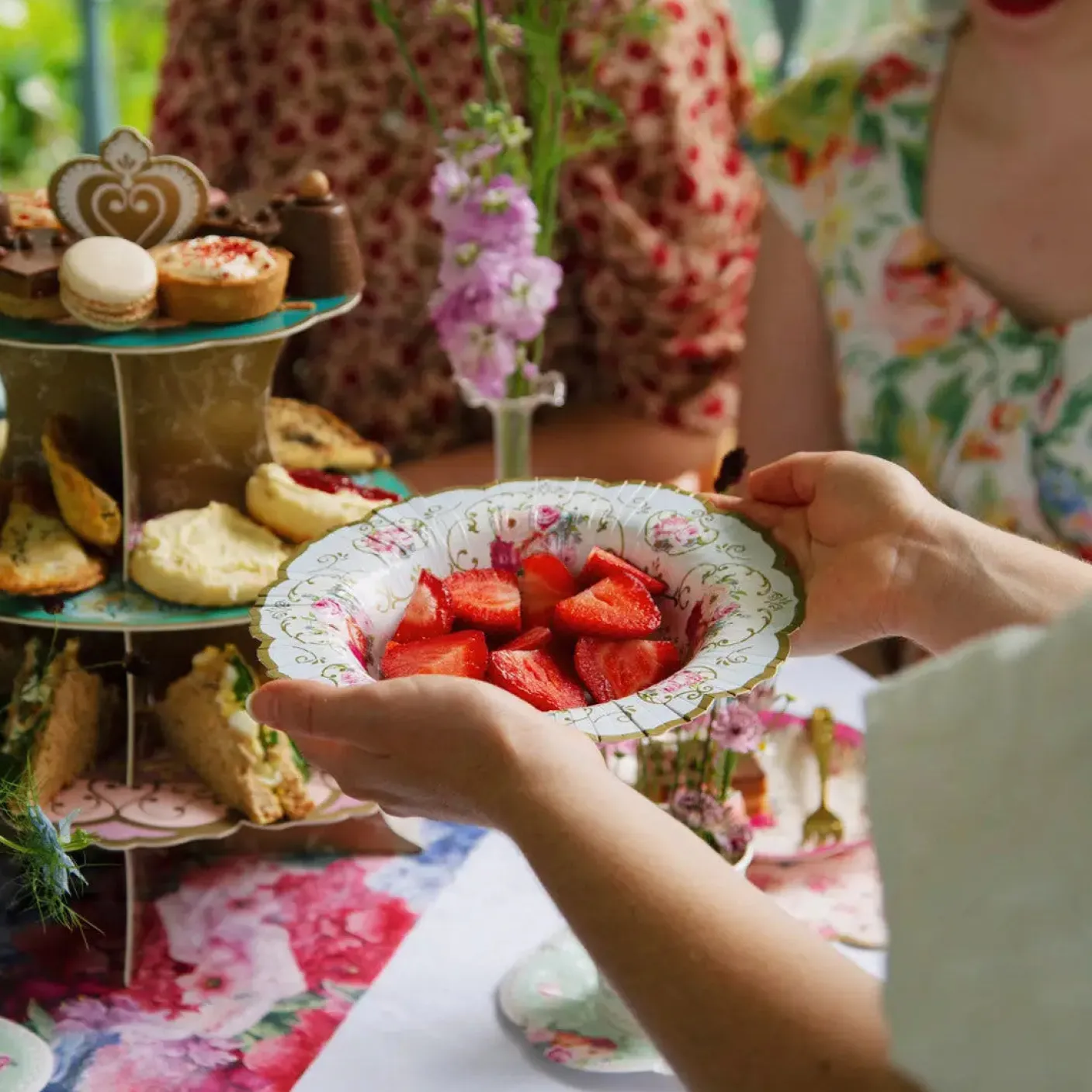 Truly Scrumptious Floral Paper Bowls - 12 pack