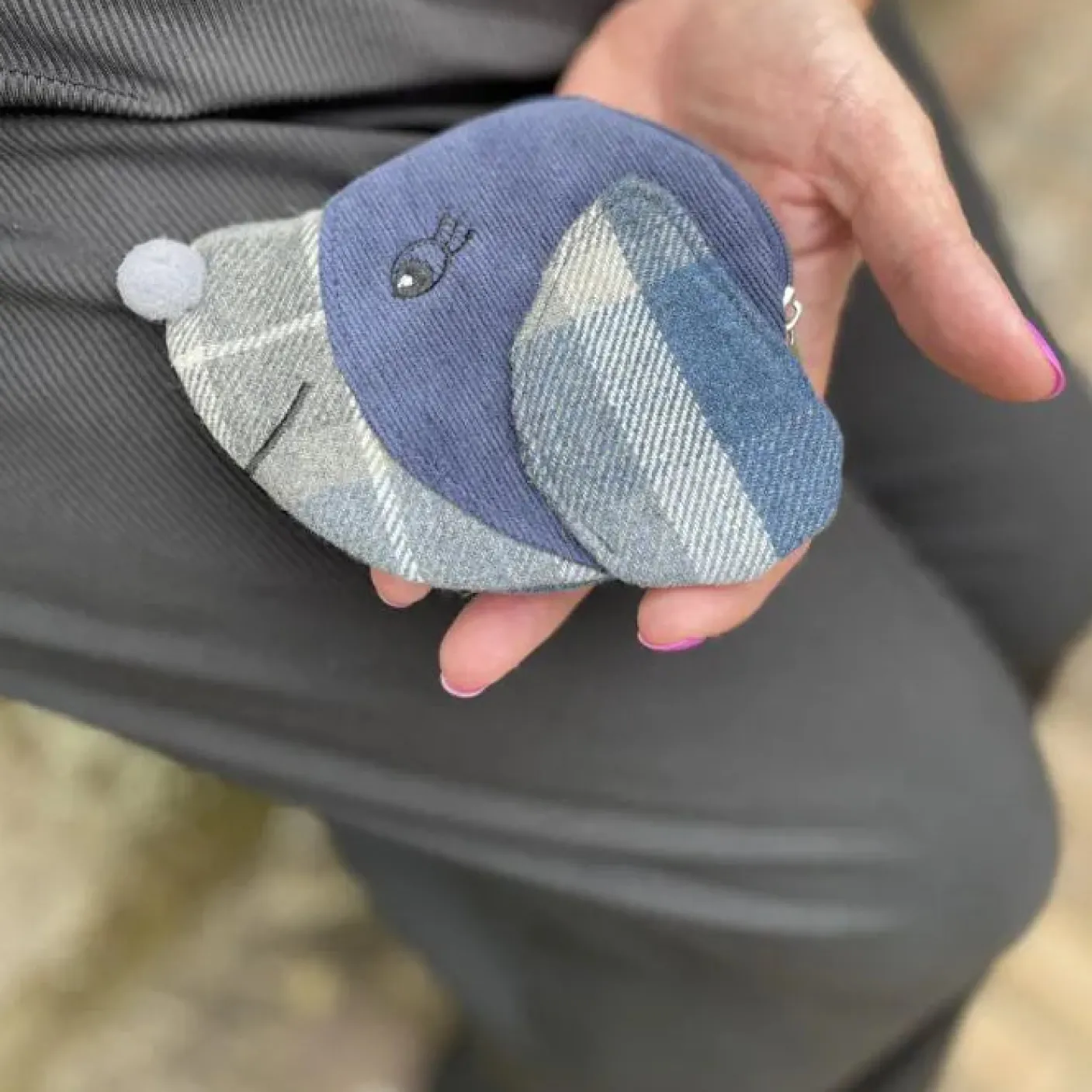 Inveresk Autumn Tweed Dog Head Purse in Profile