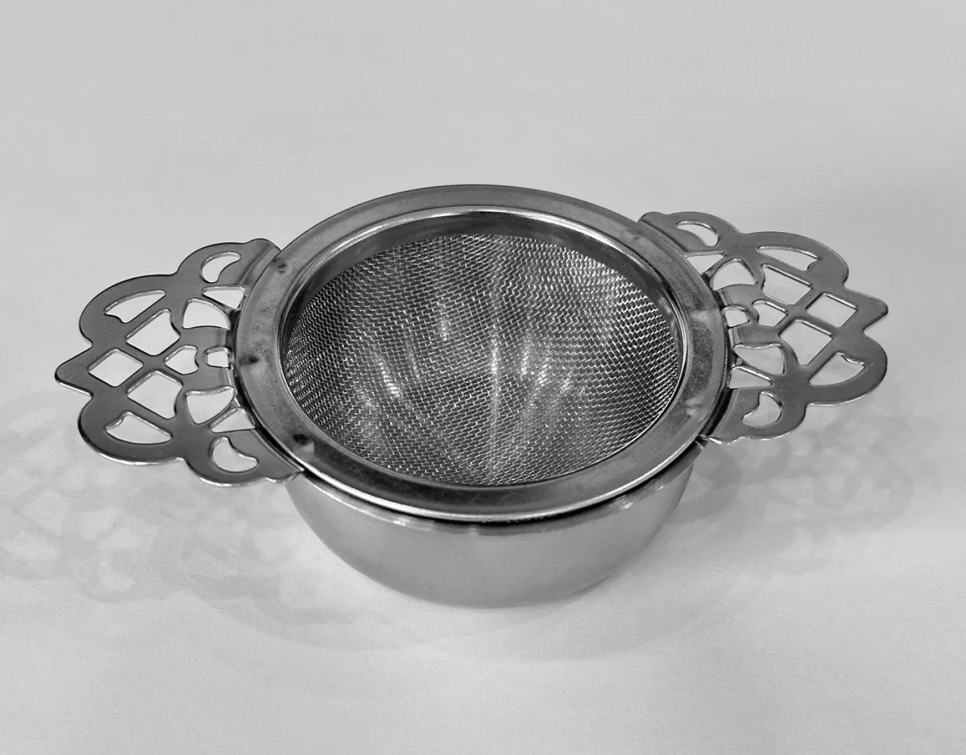 Small Mesh Tea Strainer with Bowl
