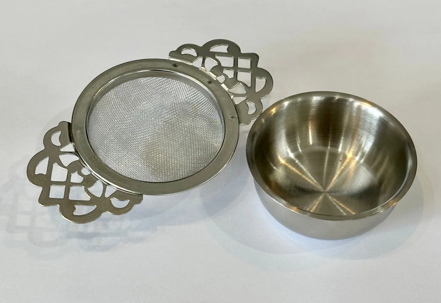 Small Mesh Tea Strainer with Bowl
