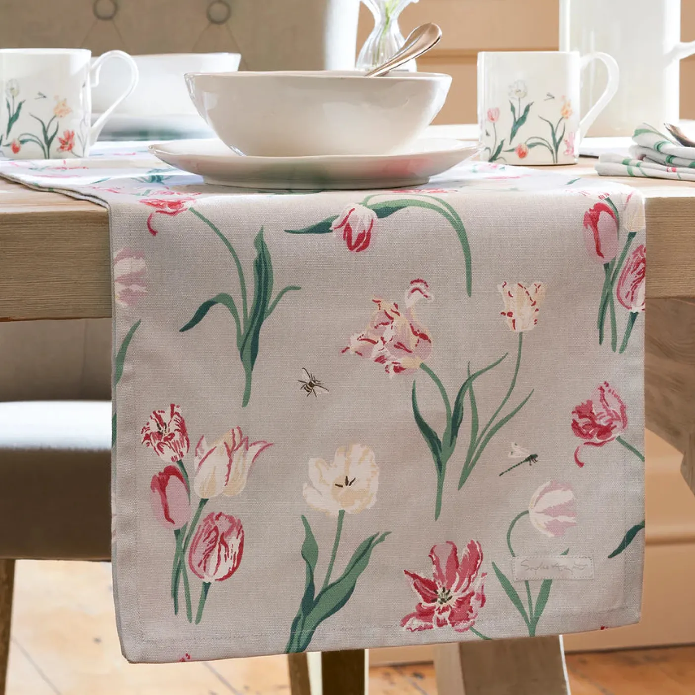 Tulips Table Runner