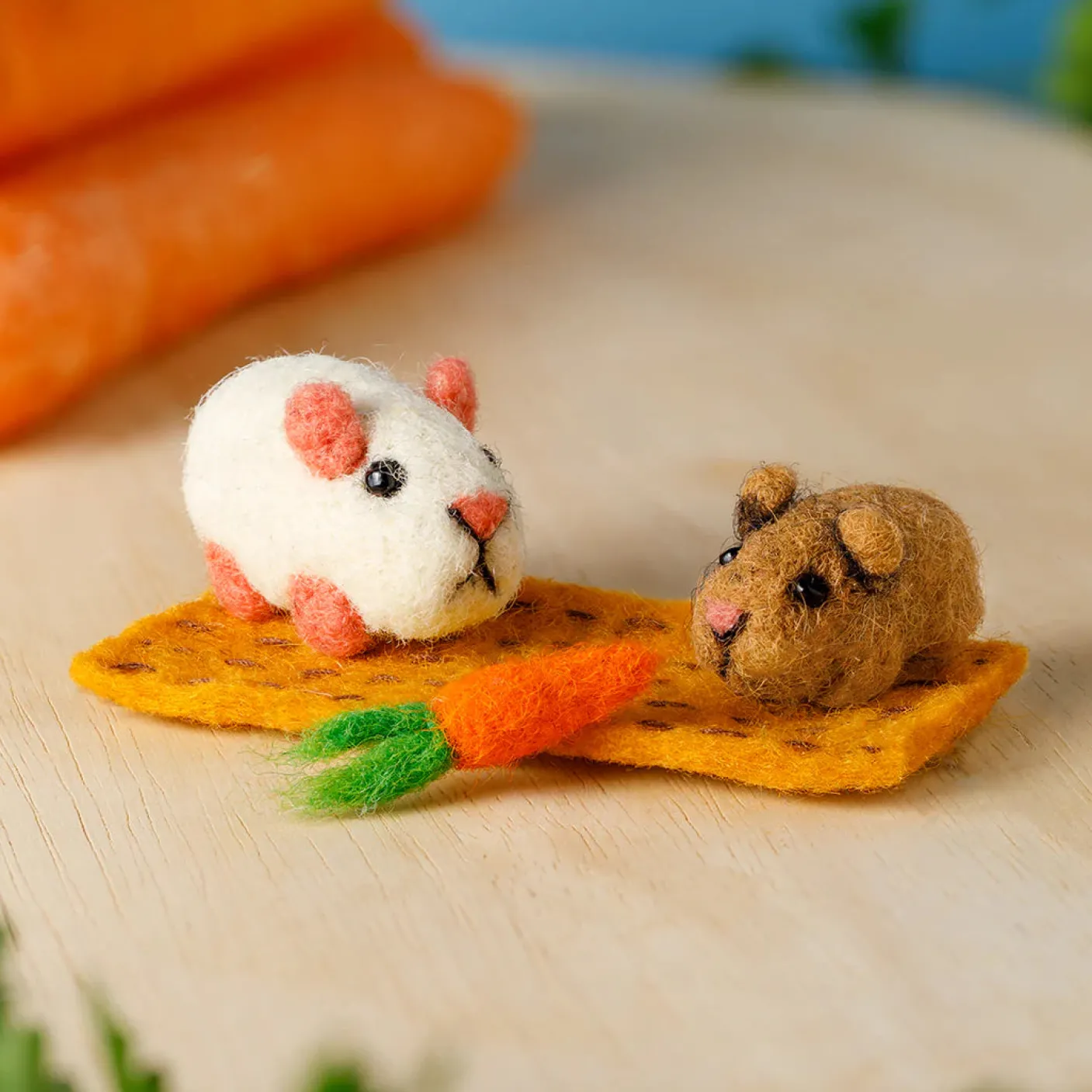 Snowy & Baby Squeak Guinea Pig Set