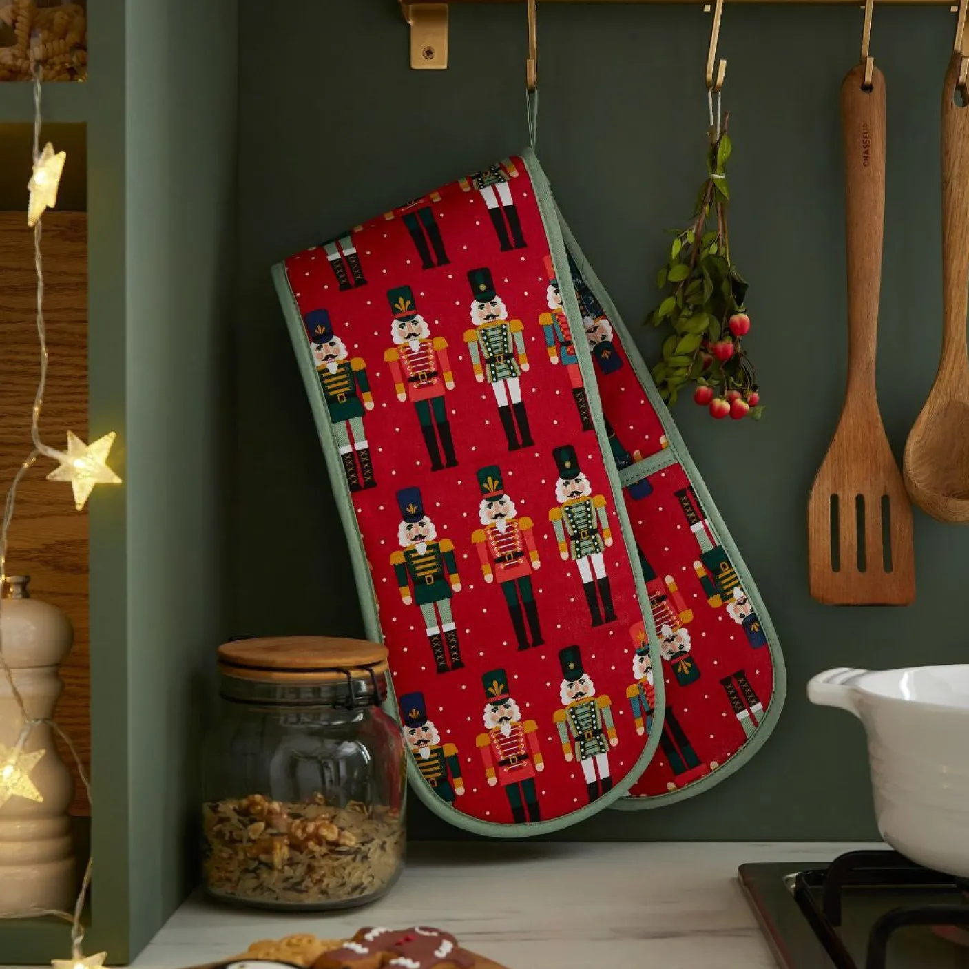 Nutcracker Double Oven Glove
