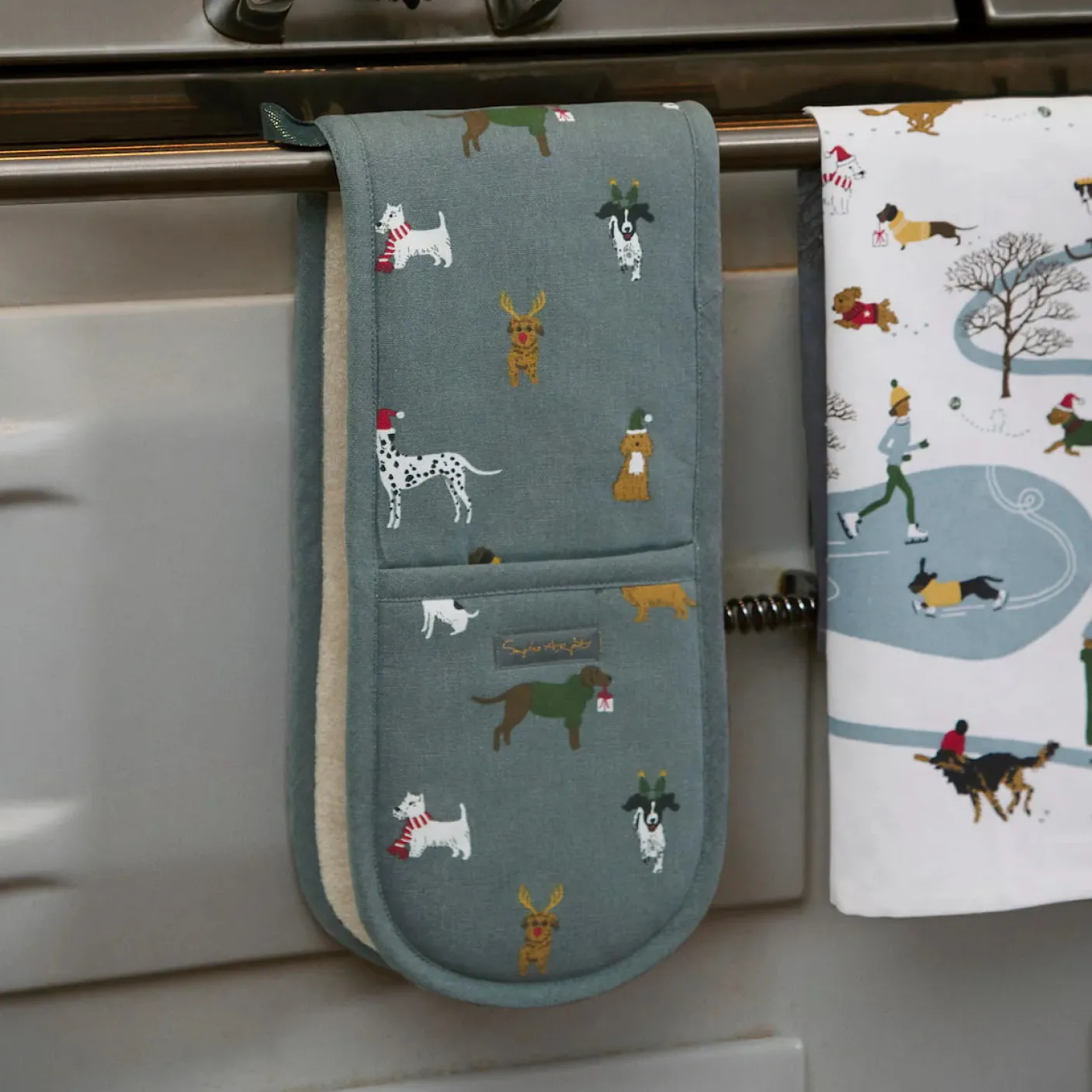 Christmas Dogs Double Oven Glove
