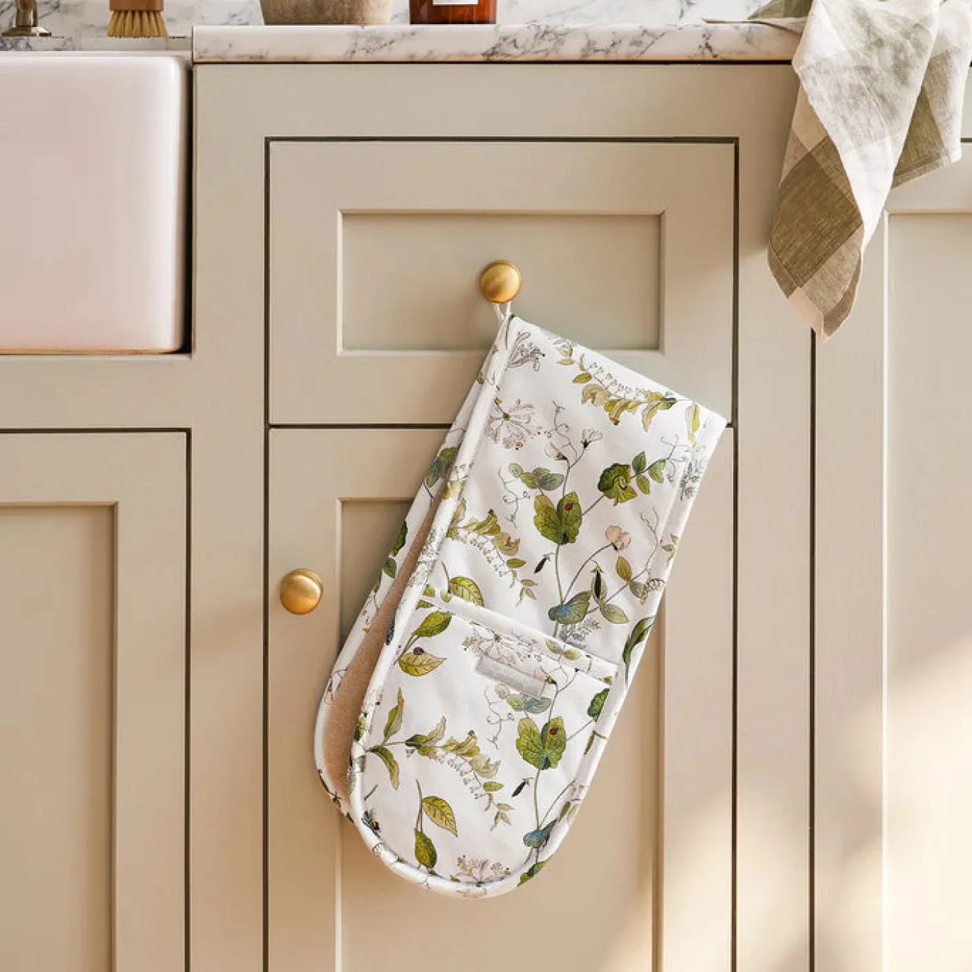Wild Floral Double Oven Glove