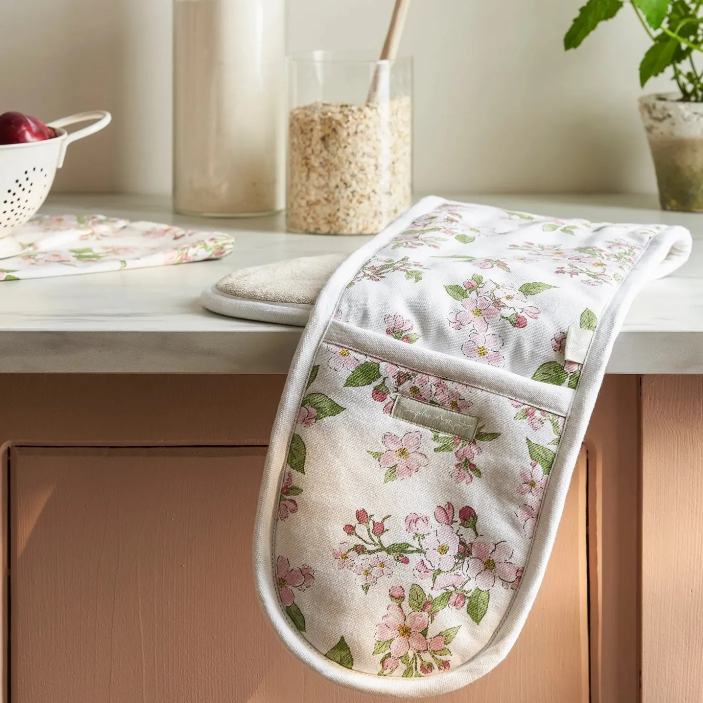 Blossom Double Oven Glove