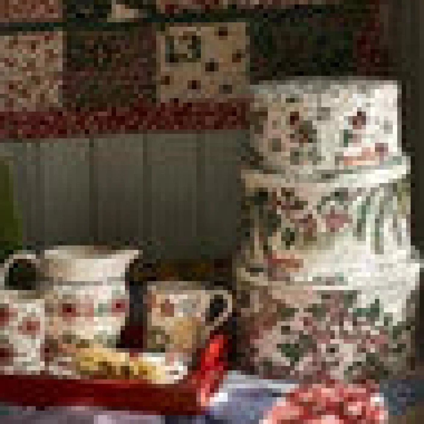 Hawthorn Berries Set of 3 Round Cake Tins