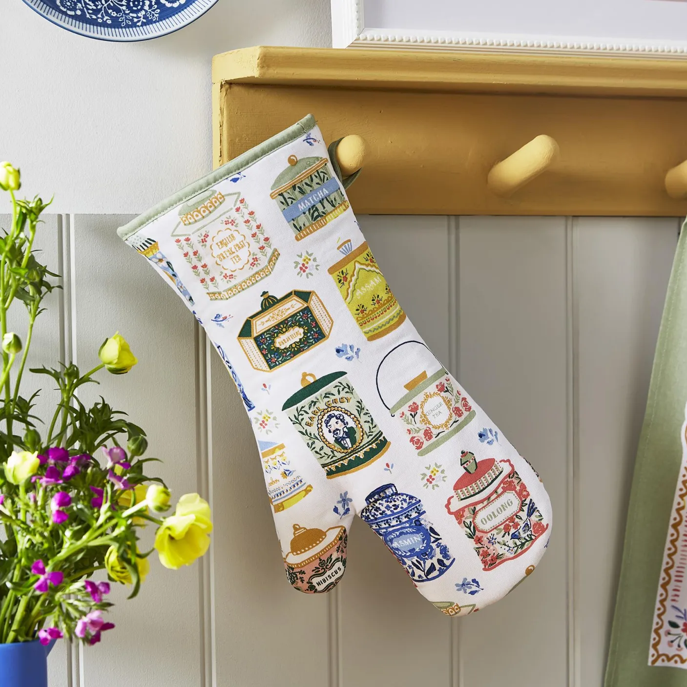 Tea Tins Oven Gauntlet