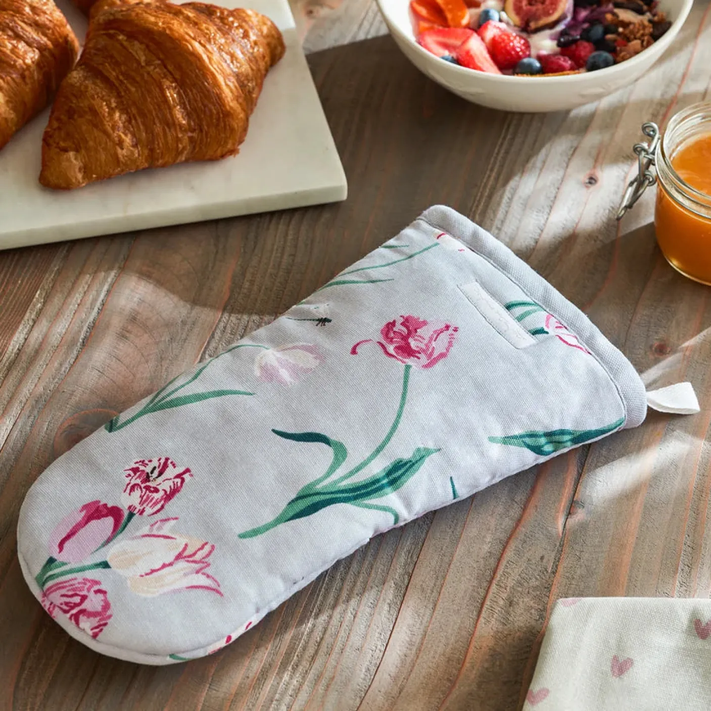 Sophie Allport Tulips Oven Mitt