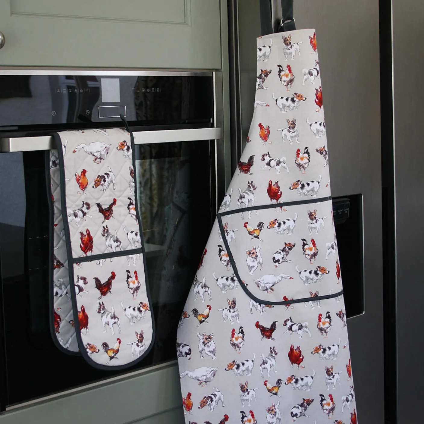 Farmyard Frolics Double Oven Glove