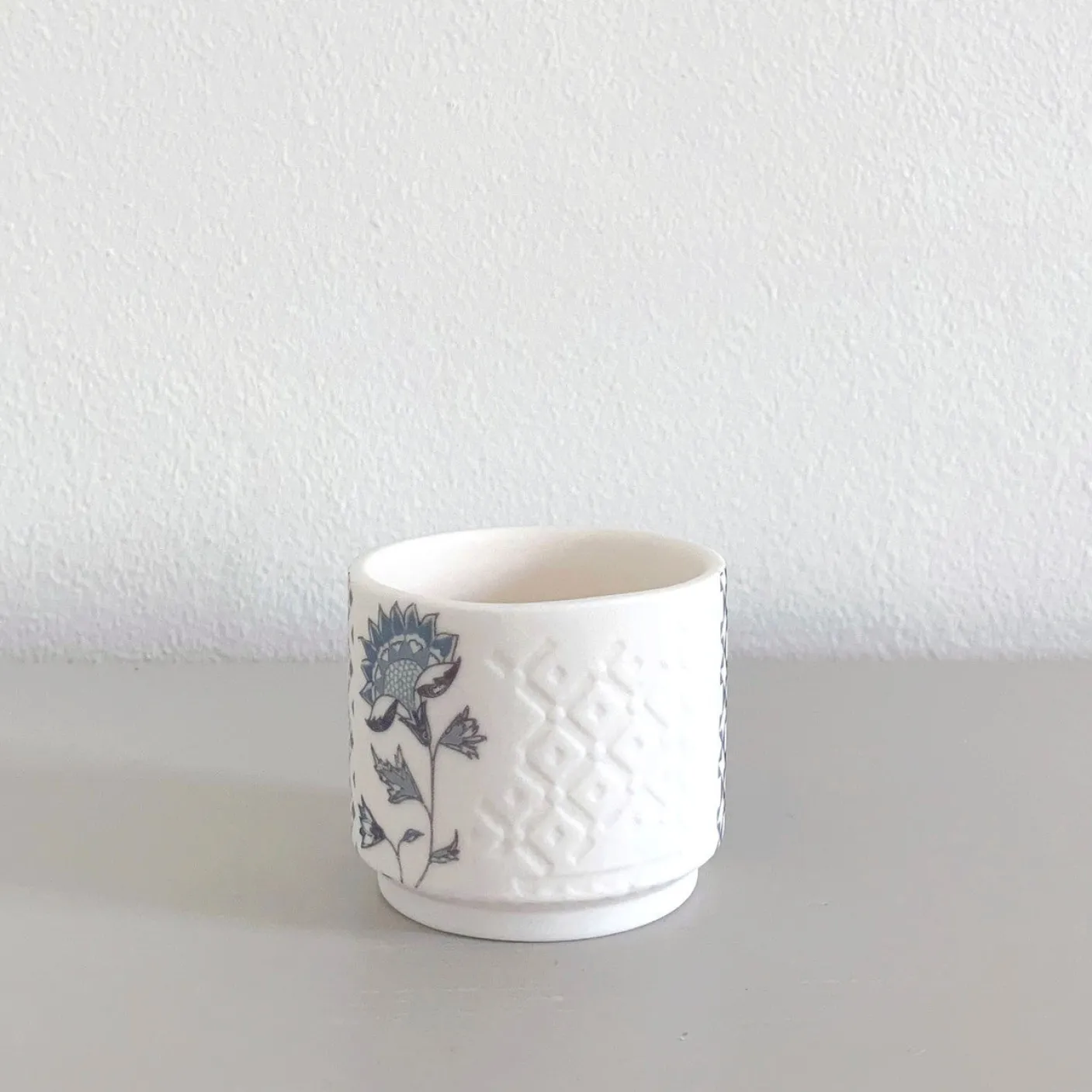 Jasmine Ceramic Small Footed Tea Light Holder