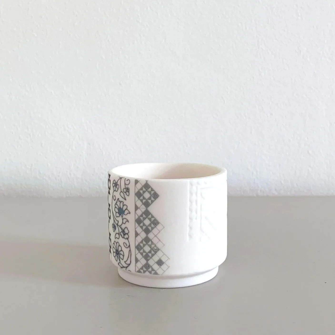 Jasmine Ceramic Small Footed Tea Light Holder