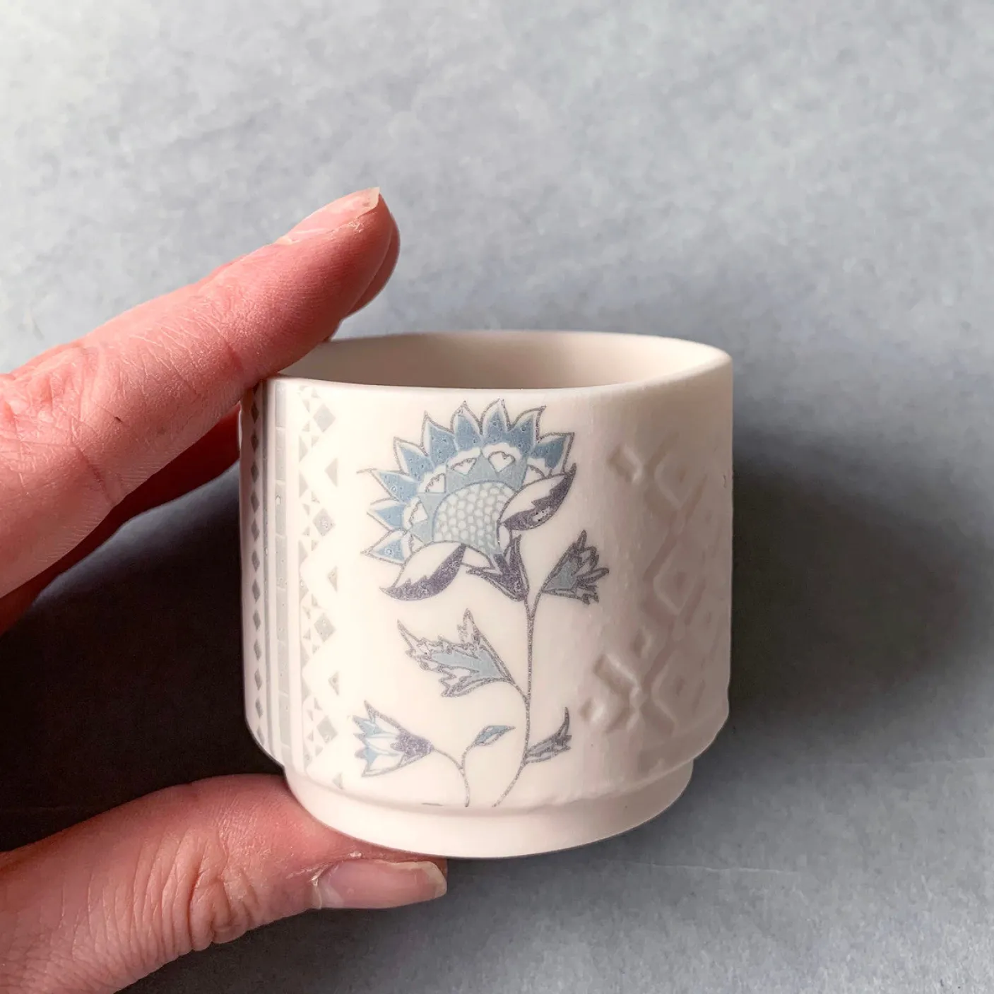 Jasmine Ceramic Small Footed Tea Light Holder
