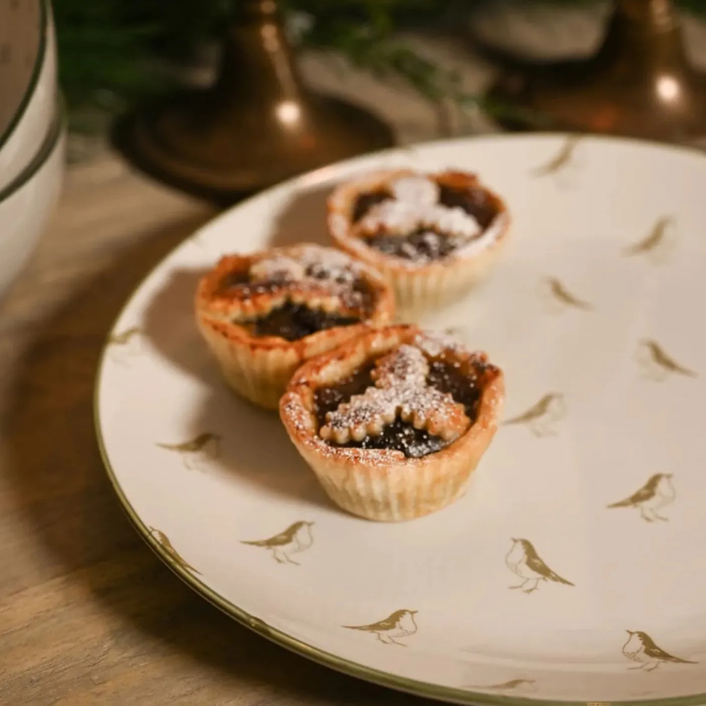 Robins Stoneware Dinner Plate