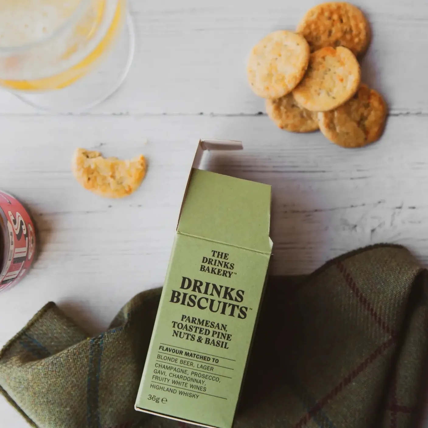 Parmesan, Toasted Pine Nuts and Basil Drinks Biscuits 36g