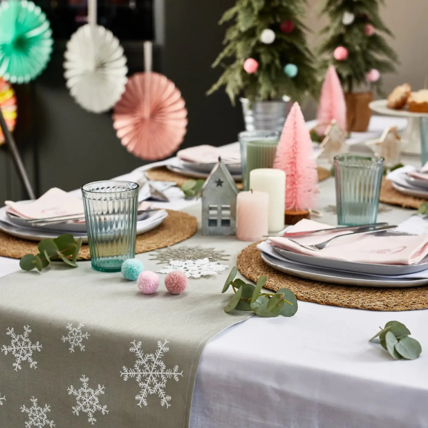 Snowflake Linen 85in Table Runner